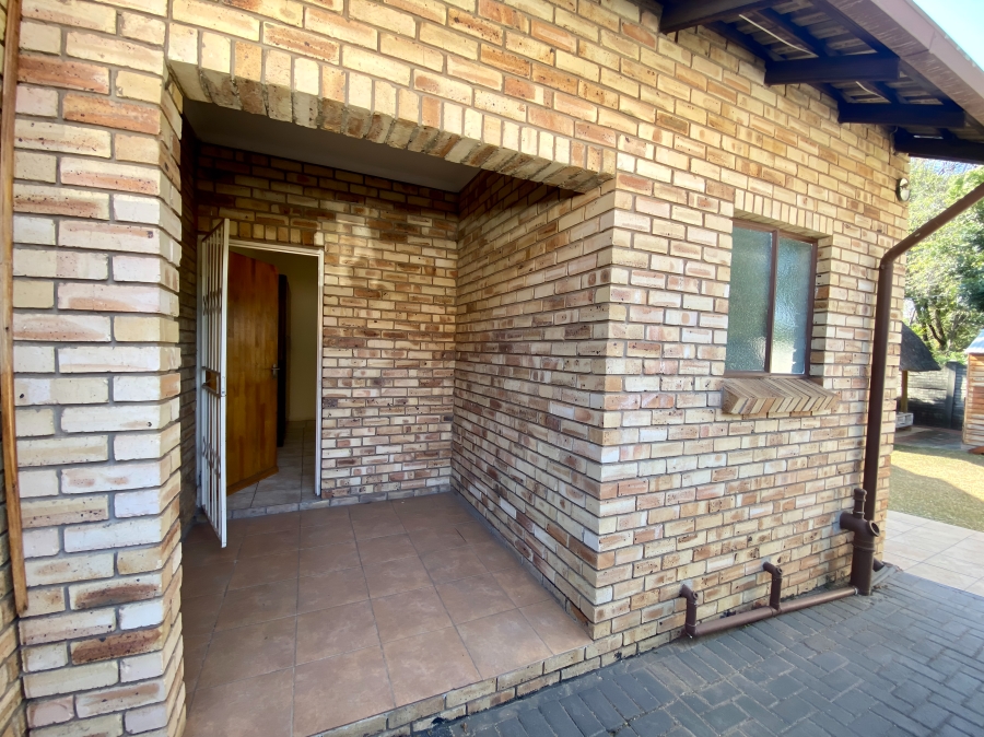 5 Bedroom Property for Sale in Heuwelsig North West